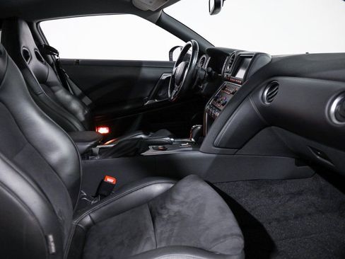 Used 2009 Nissan GT-R Premium image 28