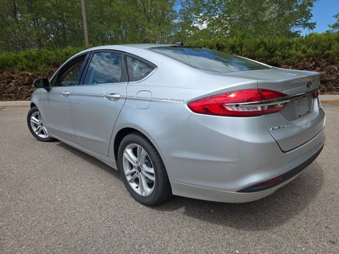 Used 2018 Ford Fusion SE w/ Fusion SE Technology Package FWD image 13