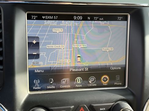 Used 2017 Jeep Grand Cherokee Overland w/ Jeep Active Safety Group image 23