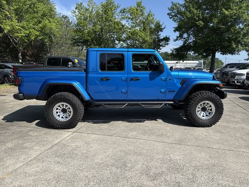 Used 2025 Jeep Gladiator Sport AWD/4WD image 8