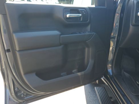 Used 2020 GMC Sierra 1500 2WD Crew Cab w/ Sierra Value Package image 17