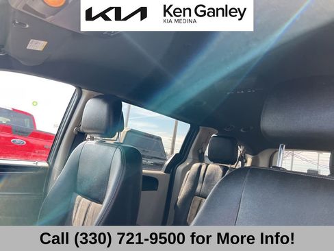 Used 2020 Dodge Grand Caravan SXT image 41