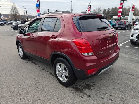 Used 2022 Chevrolet Trax LT w/ LT Convenience Package image 8
