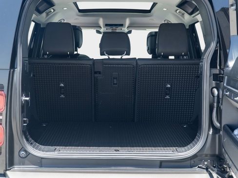 New 2025 Land Rover Defender 110 X-Dynamic SE image 29