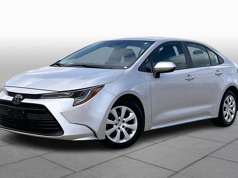 Used 2024 Toyota Corolla LE image 2
