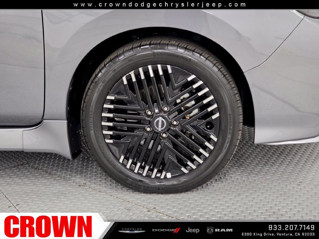 Used 2025 Nissan Leaf SV Plus FWD image 9