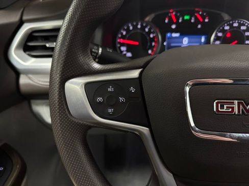 Used 2023 GMC Acadia SLE image 24