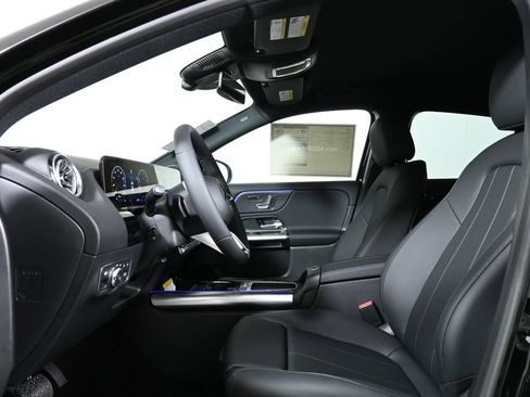 New 2025 Mercedes-Benz GLA 250 4MATIC image 3