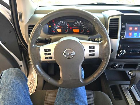 Used 2019 Nissan Frontier SV image 19