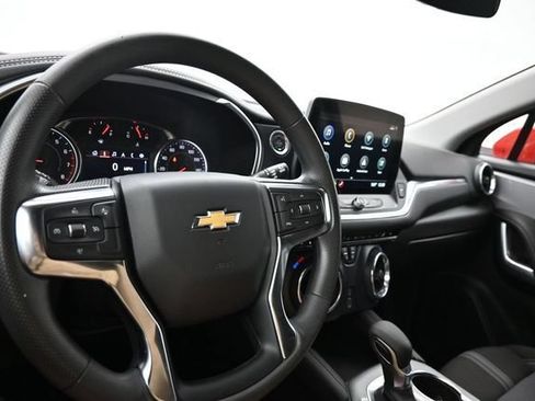 Used 2025 Chevrolet Blazer LT FWD image 10