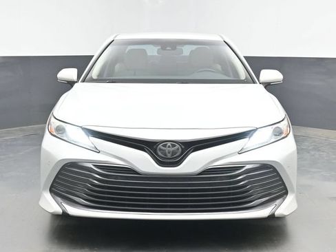 Used 2018 Toyota Camry XLE FWD image 3
