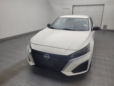 Used 2025 Nissan Altima 2.5 SV FWD image 15