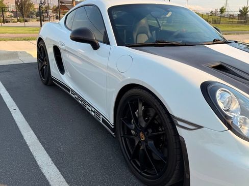 Used 2016 Porsche Cayman RWD image 8