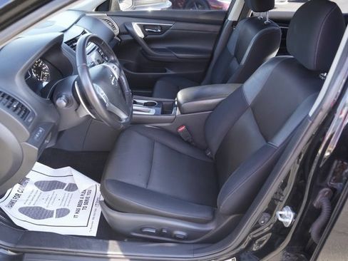 Used 2018 Nissan Altima 2.5 SR w/ Interior Lighting Package image 9