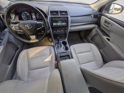 Used 2015 Toyota Camry XLE w/ Moonroof Package image 10