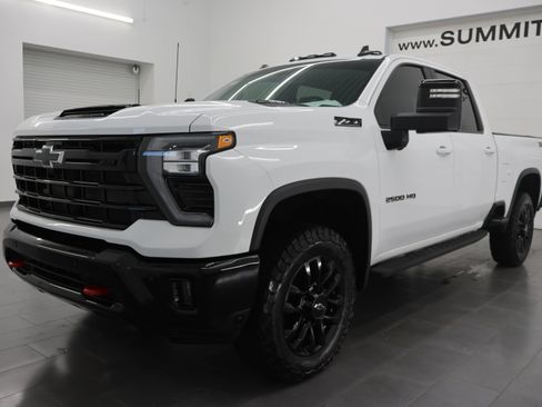 Used 2025 Chevrolet Silverado 2500 LT w/ Trail Boss Package AWD/4WD image 7