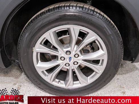 Used 2022 Ford Explorer XLT w/ Equipment Group 202A image 10