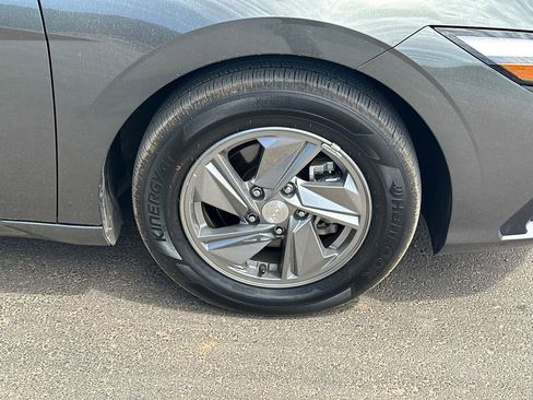 Used 2025 Hyundai Elantra SE image 12