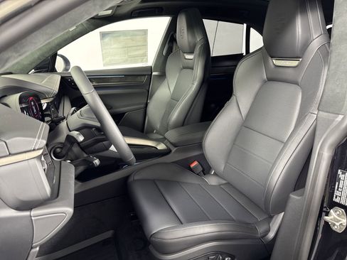 Used 2025 Porsche Macan Turbo Electric image 5