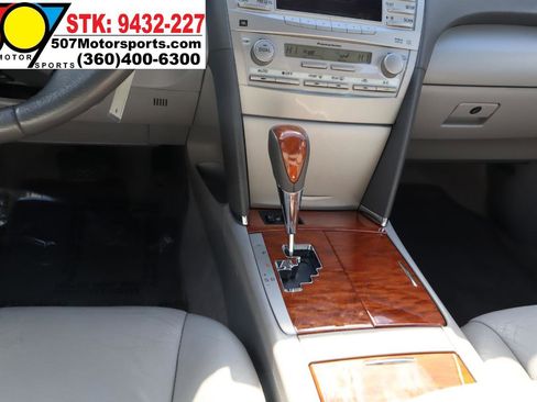 Used 2010 Toyota Camry SE FWD image 19