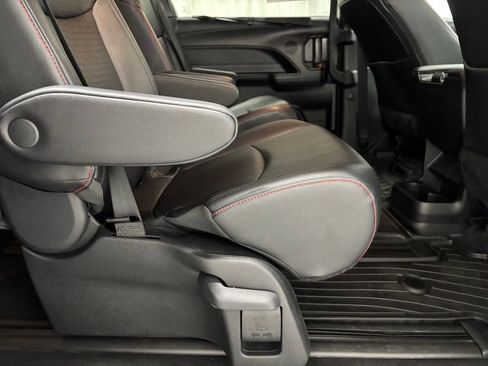 Used 2025 Toyota Sienna XSE FWD image 57