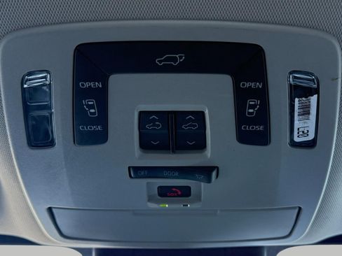 Used 2024 Toyota Sienna XLE image 42