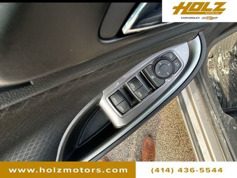 Used 2022 Chevrolet Malibu RS image 24