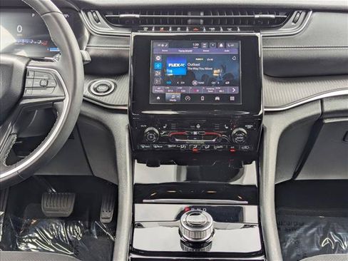 Used 2023 Jeep Grand Cherokee Altitude AWD/4WD image 14