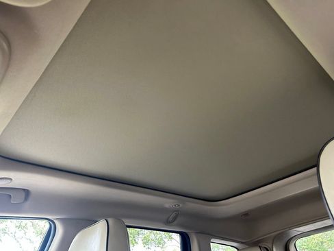 Used 2019 Jeep Grand Cherokee Overland RWD image 12
