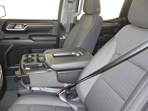 Used 2025 Chevrolet Silverado 1500 LT image 38