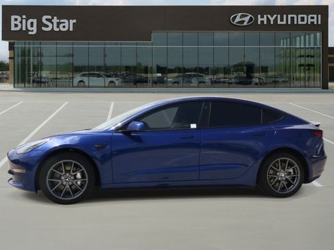 Used 2023 Tesla Model 3 Standard Range RWD image 2