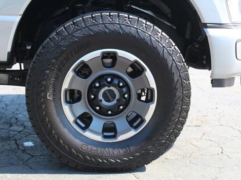 Used 2024 Ford F350 Platinum w/ Tremor Off-Road Package AWD/4WD image 41