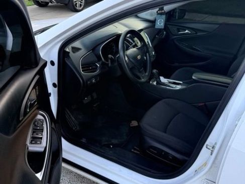 Used 2020 Chevrolet Malibu LT FWD image 2