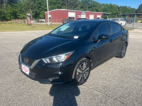 Used 2020 Nissan Versa SV FWD image 2