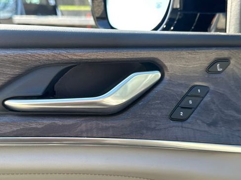 Used 2022 Jeep Grand Cherokee Overland AWD/4WD image 29