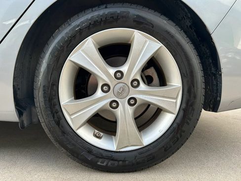 Used 2016 Hyundai Elantra Value Edition FWD image 28