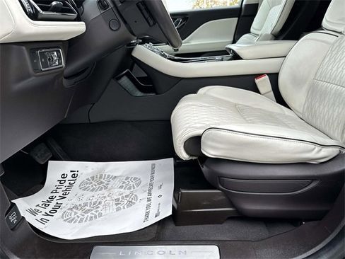 Used 2023 Lincoln Aviator Black Label w/ Jet Package image 49