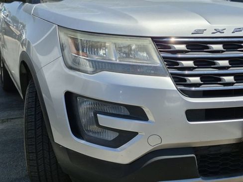 Used 2017 Ford Explorer XLT AWD/4WD image 4
