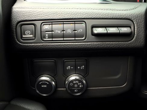 Used 2021 GMC Yukon XL Denali w/ Advanced Technology Package image 26