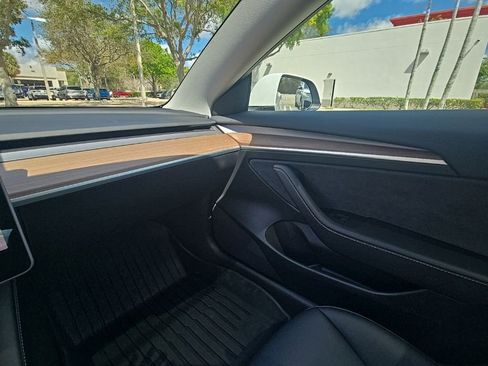 Used 2023 Tesla Model 3 Standard Range image 18