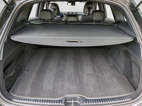 Used 2025 Mercedes-Benz GLC 300 image 6