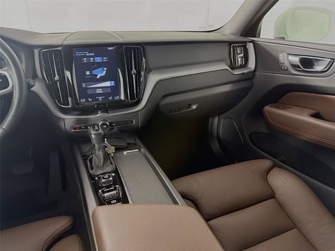 Used 2019 Volvo XC60 T6 Momentum w/ Premium Package AWD/4WD image 28