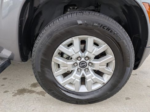 Used 2023 Nissan Frontier SV AWD/4WD image 9