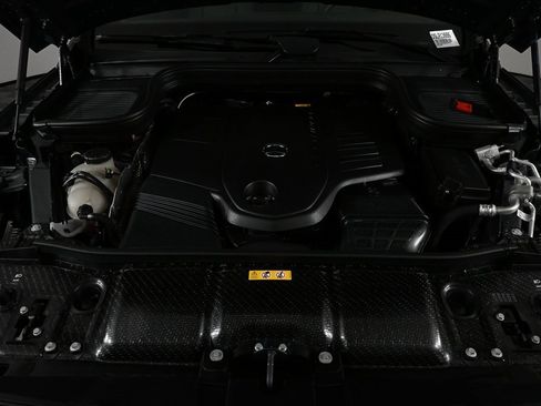 Certified 2025 Mercedes-Benz GLS 450 4MATIC image 33