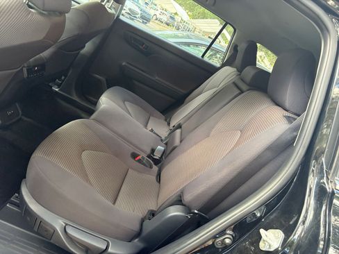 Used 2025 Toyota Highlander LE FWD image 27