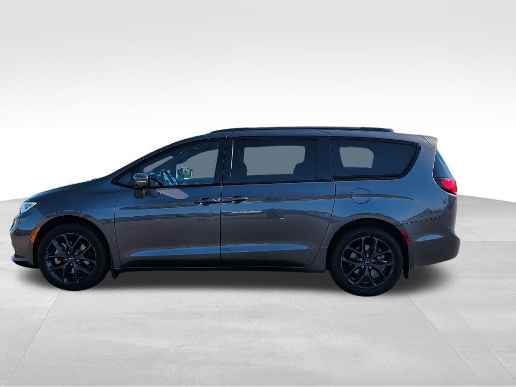 Used 2022 Chrysler Pacifica Touring-L w/ Uconnect Theater Family Group AWD/4WD image 9
