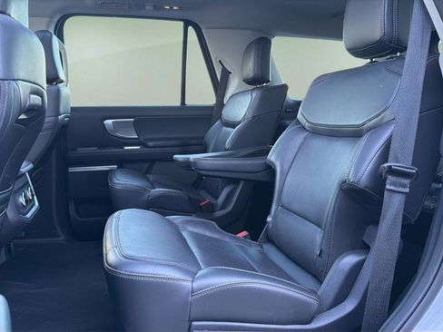 Used 2025 Ford Expedition Platinum image 22