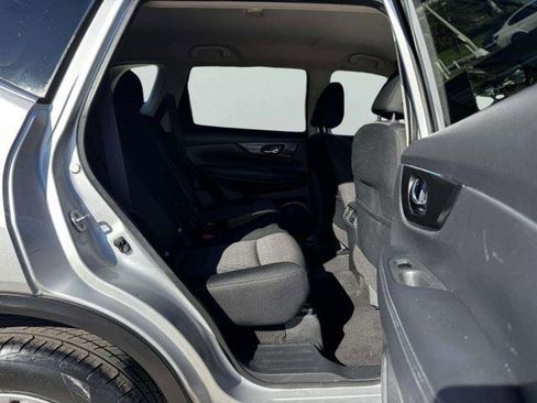 Used 2018 Nissan Rogue SV FWD image 40