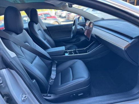 Used 2018 Tesla Model 3 Long Range image 17