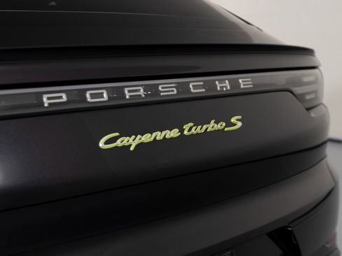 Certified 2020 Porsche Cayenne Turbo S image 15